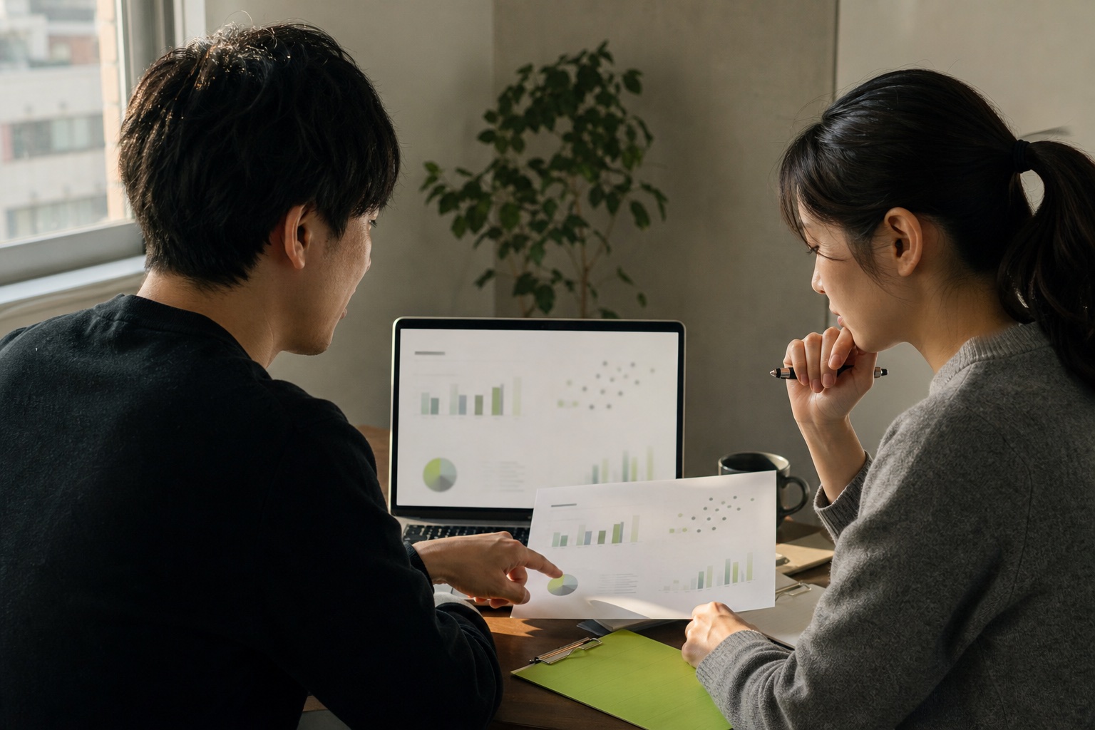 広告と問い合わせのデータを確認する事業チーム